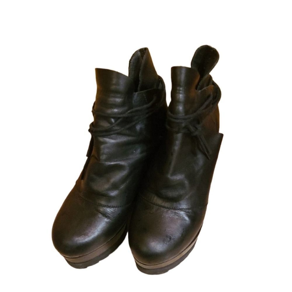 Metamorphosis 100% hand crafted leather wedges